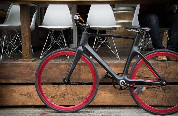 Senzori de accelerație și poziție pentru biciclete inteligente din carbon