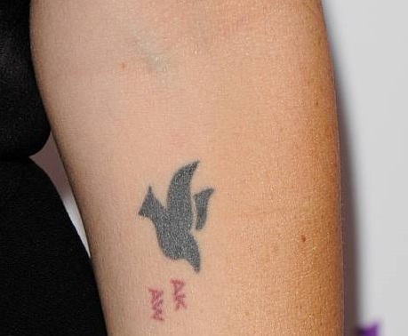 Tetovaža podlaktice Catt Sadler