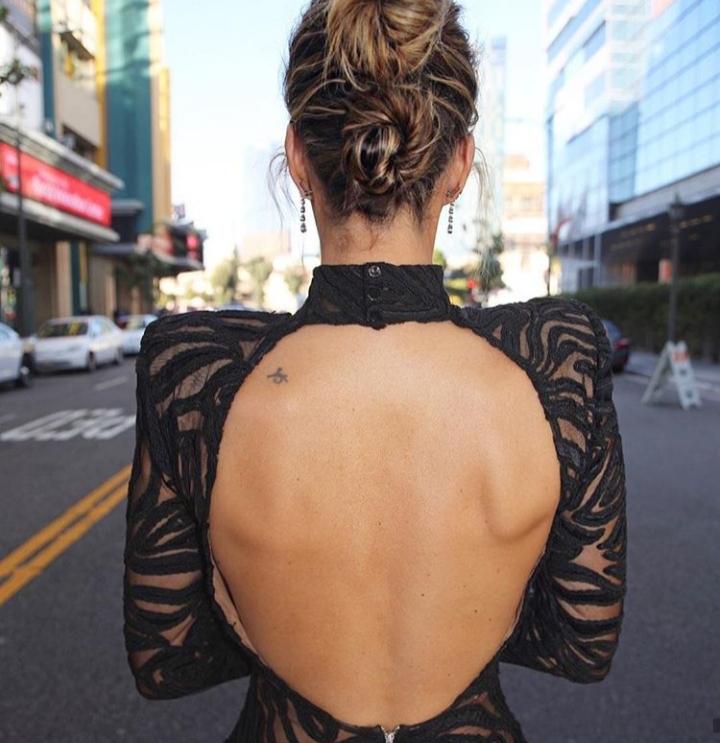 Tetovaža leđa Catt Sadler