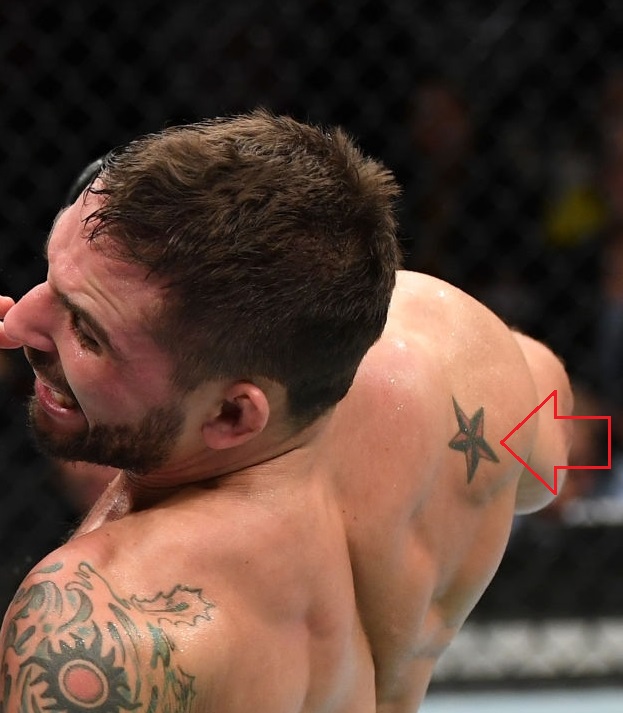 Chand Mendes tatuaggio sulla schiena