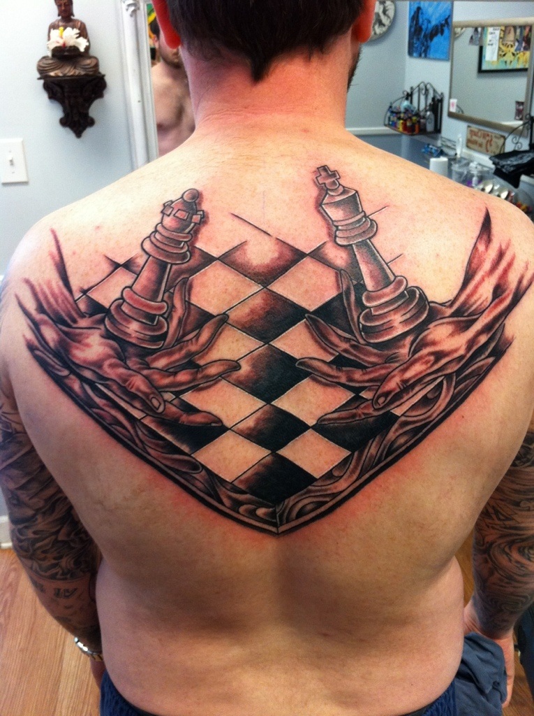 Tetovaža šaha na leđima