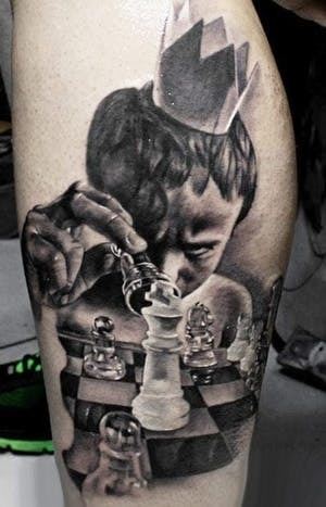 Tetovaža šaha na nozi