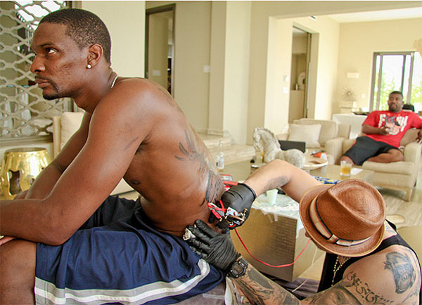 Chris tetovaža na hrbtu