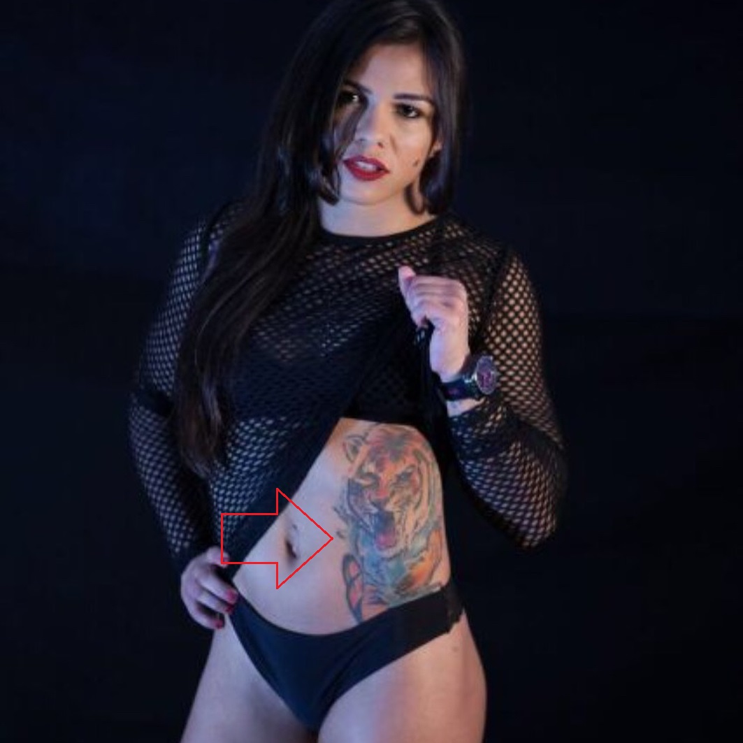 Claudia Gadelha Tatouage Tigress Côté Gauche