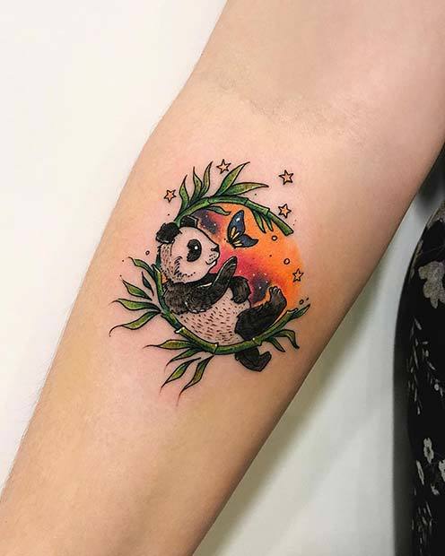 spalvinga panda tatuiruotė ant rankos