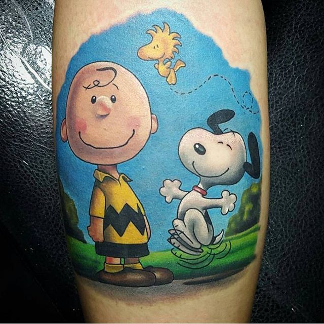 Šarena tetovaža Charlie Brown na nozi za muškarce