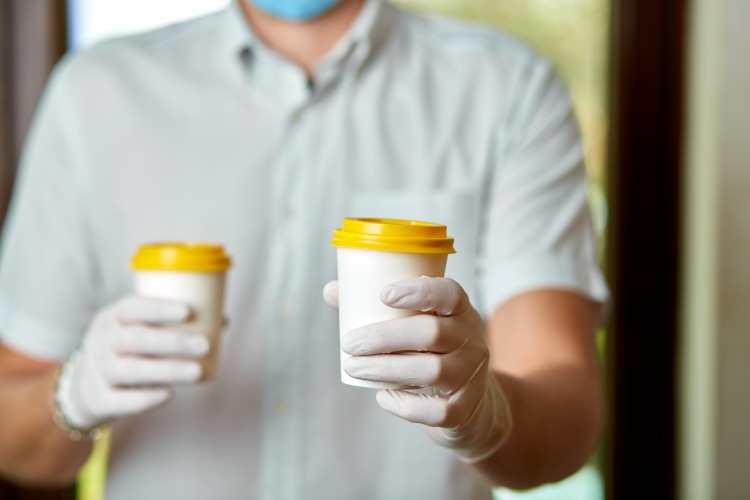 Cafeaua oferă cupe de unică folosință, produse reciclabile, ecologice