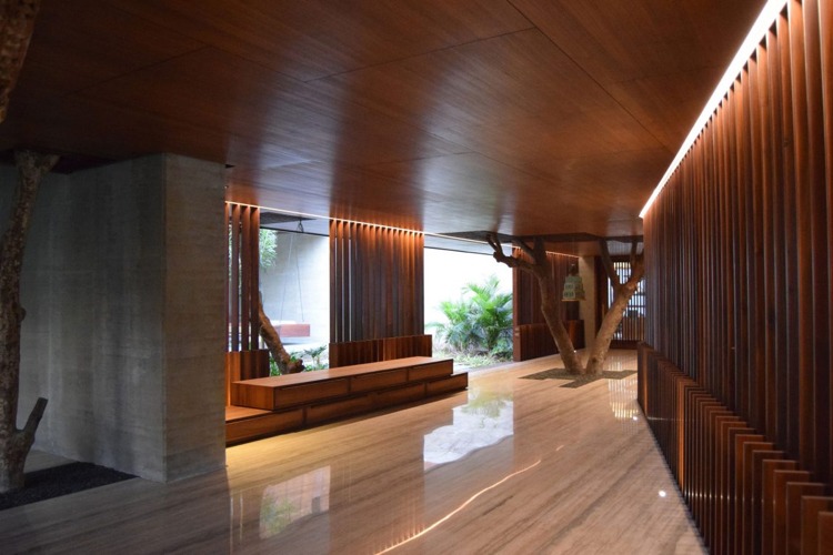 gresie strălucitoare în aspect de marmură hol-copac-integrate-led-benzi-tavan-podea-gresie-marmura-aspect