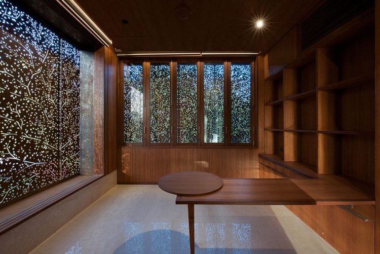 Elementele din tablă perforată din oțel Corten filtrează lumina Fațadă din oțel Corten - tablă perforată - protecție la soare