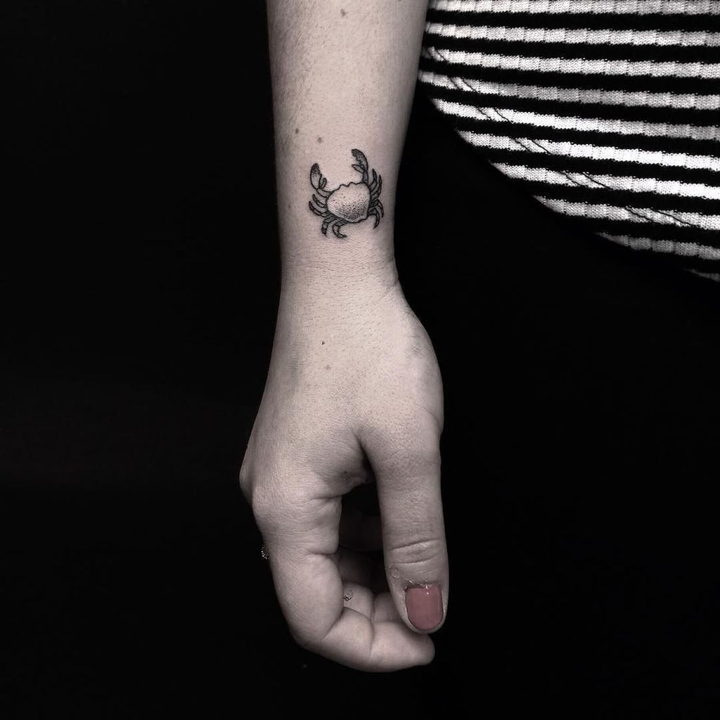 Paprasta krabų tatuiruotė moterims