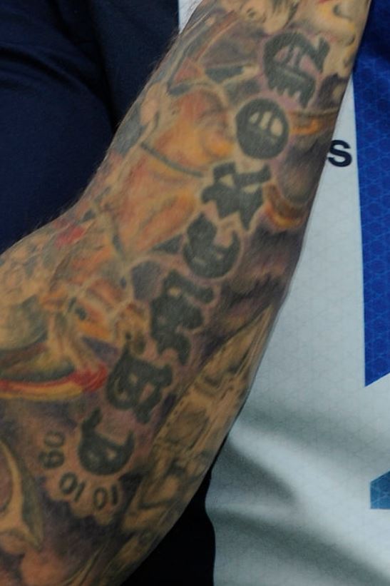 クレイグ前腕のタトゥーを書く