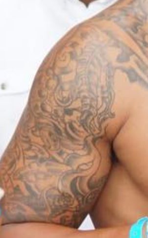 Tetovaža desnog bicepsa Dak Prescott