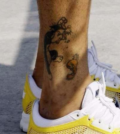dani-alves-pėdų tatuiruotė