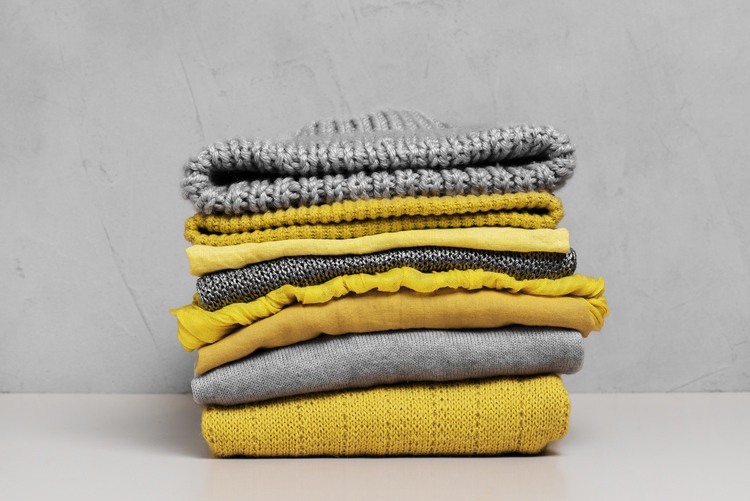 Culori de trend pentru 2021 gri și galben la modă