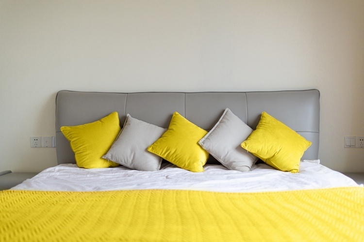 Utilizați culoarea pantone 2021 în instalație