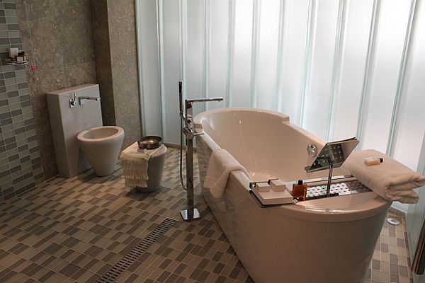 idei moderne pentru amenajarea pardoselii băii cu gresie modern-baie-reîmprospătare-design podea-gresie-culori-discret