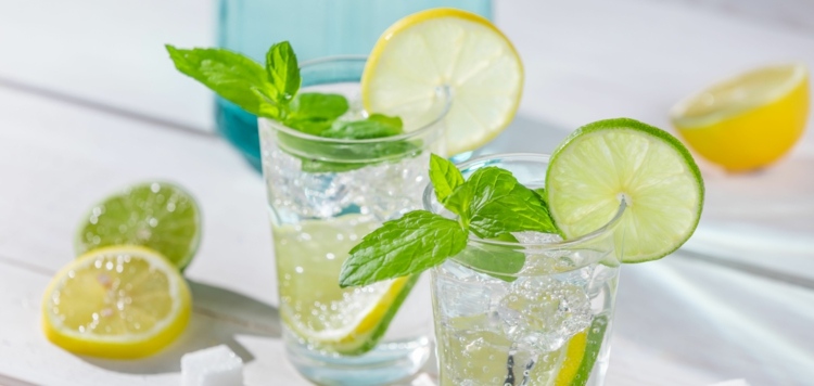 Întăriți sistemul imunitar cu băuturile potrivite sistemul imunitar-întărește-lămâia-apa-vitamina-c-micul dejun-băutură