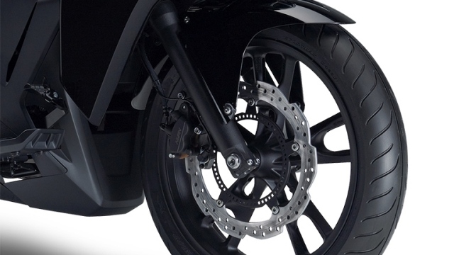 roata față honda tehnologie noul Cruiser NM4 Vultus un amestec de Lamborghini și Bike Tehnologia honda a roții din față modelată pe noua mașină de croazieră Lamborghini