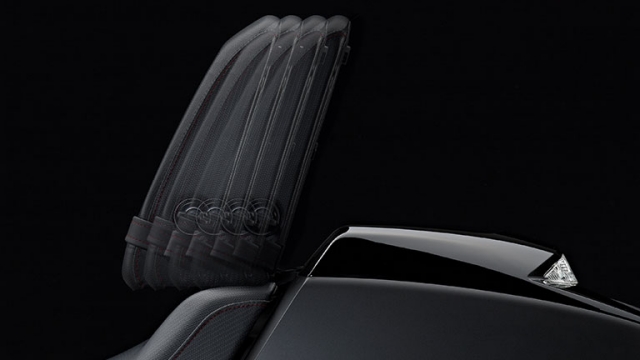 Scaunul Honda este rabatabil în diferite unghiuri - poziții cu 3 locuri Spătarul pliabil al scaunului cu pionier Honda, diferite poziții cu unghi cu 3 locuri