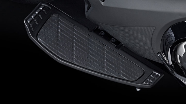 Vultus-Honda NM4-Bike-2014 pentru suport pentru picioare destinat croazierei Piciorul negru al crucișătorului Vultus-Honda NM4-Bike-2014