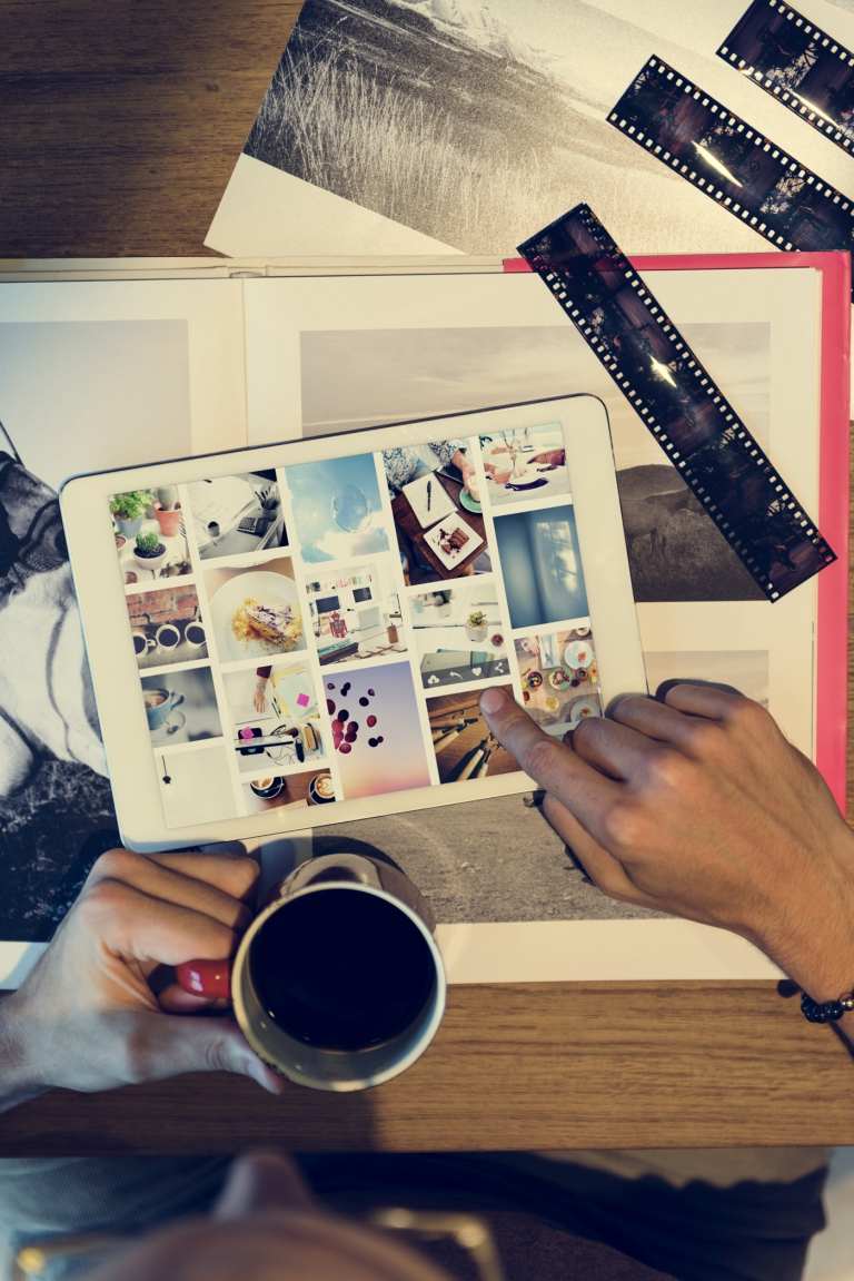 Aranjați o idee de cadou creativ pentru ziua de naștere a unui prieten pentru a crea o carte foto