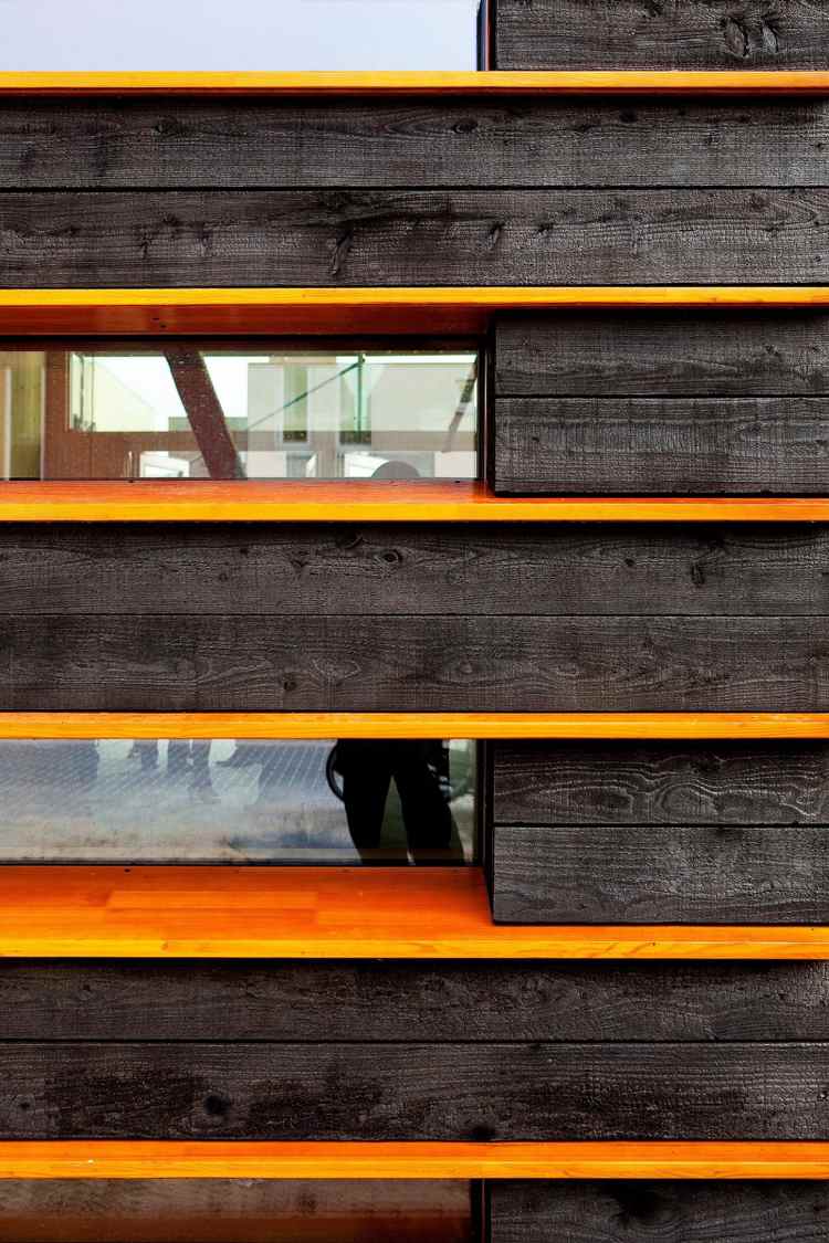 Fereastra lemnului carbonizat portocaliu fereastră lac contraste