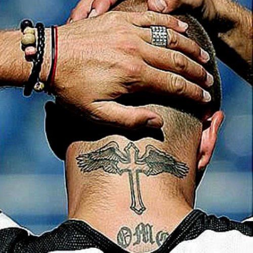 tatouages de croix ailée de david-beckham