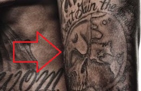 DeAndre Jordan Bras Droit Crâne Terre Tattoo