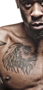 Deandre Jordan poitrine tête de lion tatouage