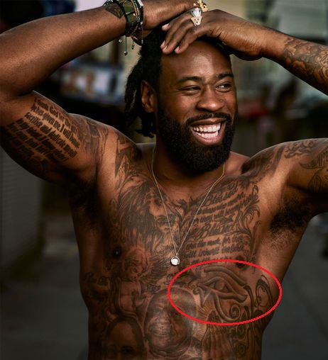 Deandre Jordan poitrine symbole tatouage