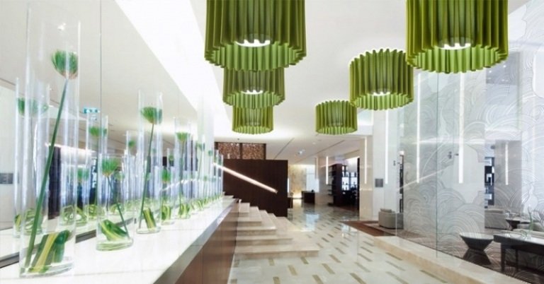 Luminile de tavan din sufragerie servesc drept iluminare generală elegantă Iluminare generală-plafoniere-în-living-camera-Trevira®-CS-SKIRT-AXO-LIGHT-Manuel-vivian