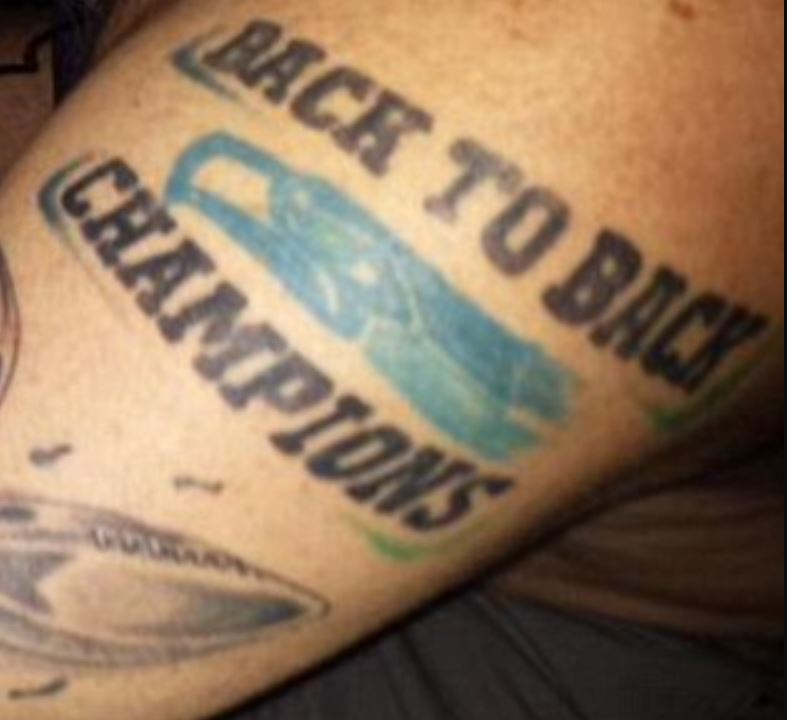 Tatouage de champions dos à dos Deebo