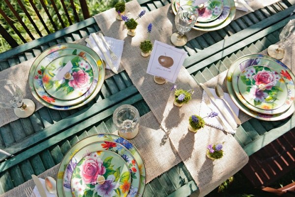 Veselă shabby chic masă de grădină ușă hambar Veselă masă de grădină ușă hambar idei de masă de Paște
