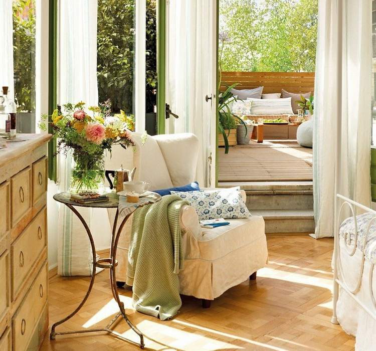 Starea de spirit de primăvară în sufragerie - cu flori de primăvară Idei de decor-casa-fotoliu-living-flori