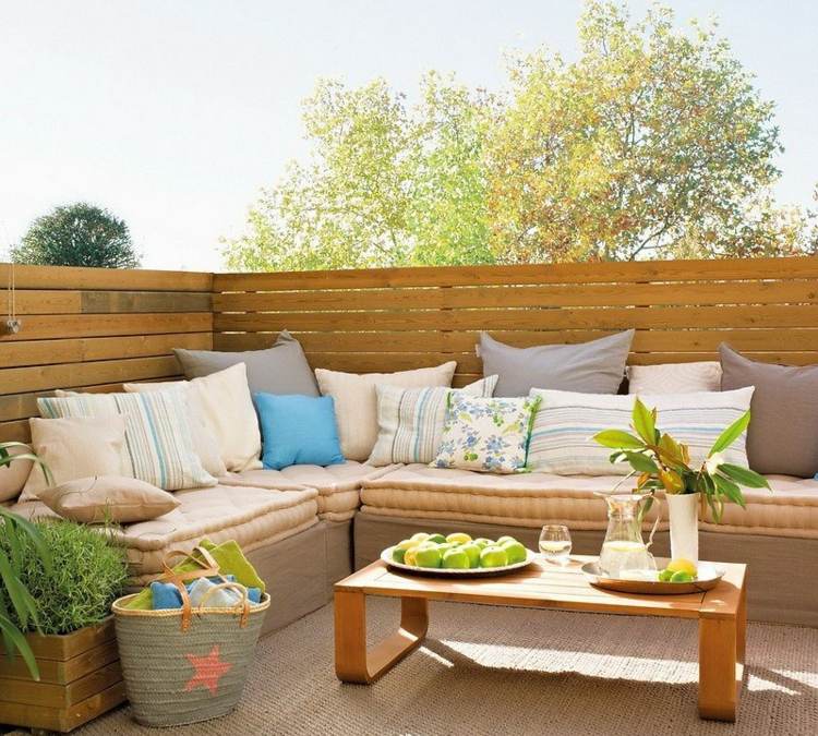 Decor de primăvară pe balcon - perne decorative colorate Idei de decor balcon decor perna canapea