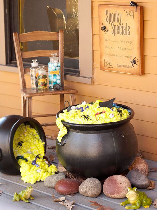 Idei meșteșugărești căldarea petrecerii de Halloween în afara bilelor de ochi rotative idei de decorare cazan de petrecere de Halloween afară bile de ochi rotative