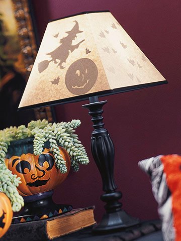 decoratiuni casa Halloween vrajitoare siluete abajur idei de decor casa Halloween vrajitoare siluete abajur