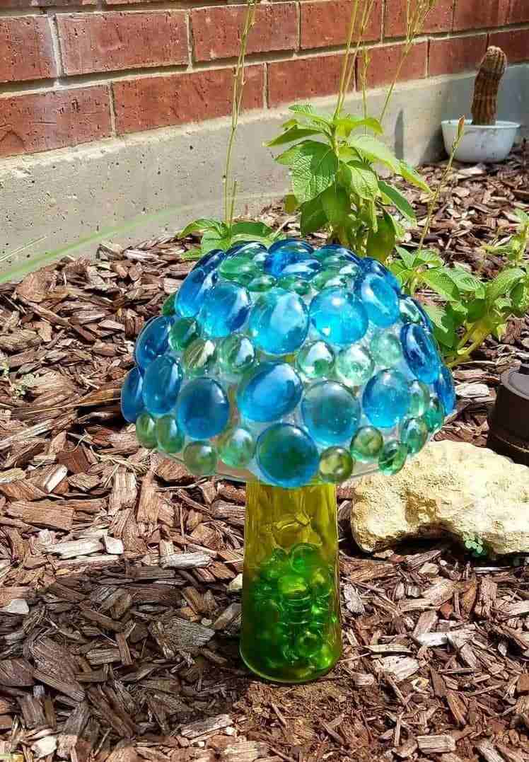 Înfrumusețați ciuperca decorativă din sticlă cu mozaic