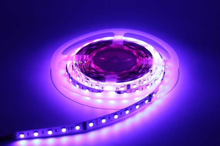 benzi de LED-uri violet RGB flexibile vândute la metru