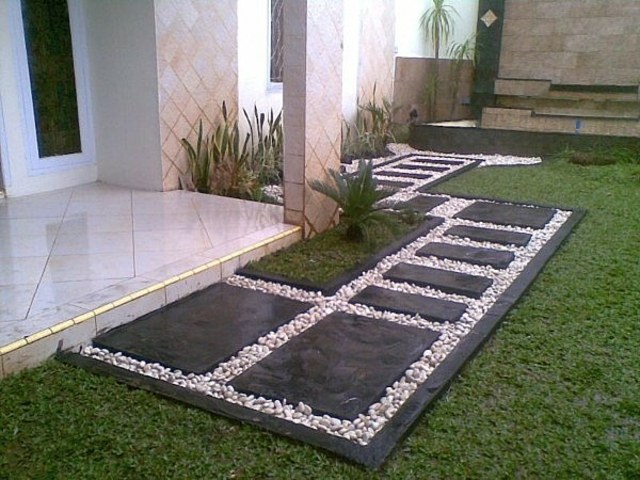 Pietre decorative pentru iarba grădinii și lunca Ușa de intrare în grădina curții cu pietriș