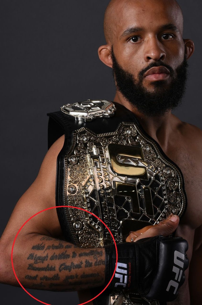 Dimitrious Johnsono rankos tatuiruotė