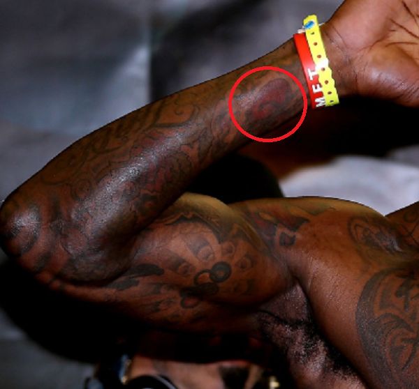 deontay wilder-guantoni da boxe tatuaggio