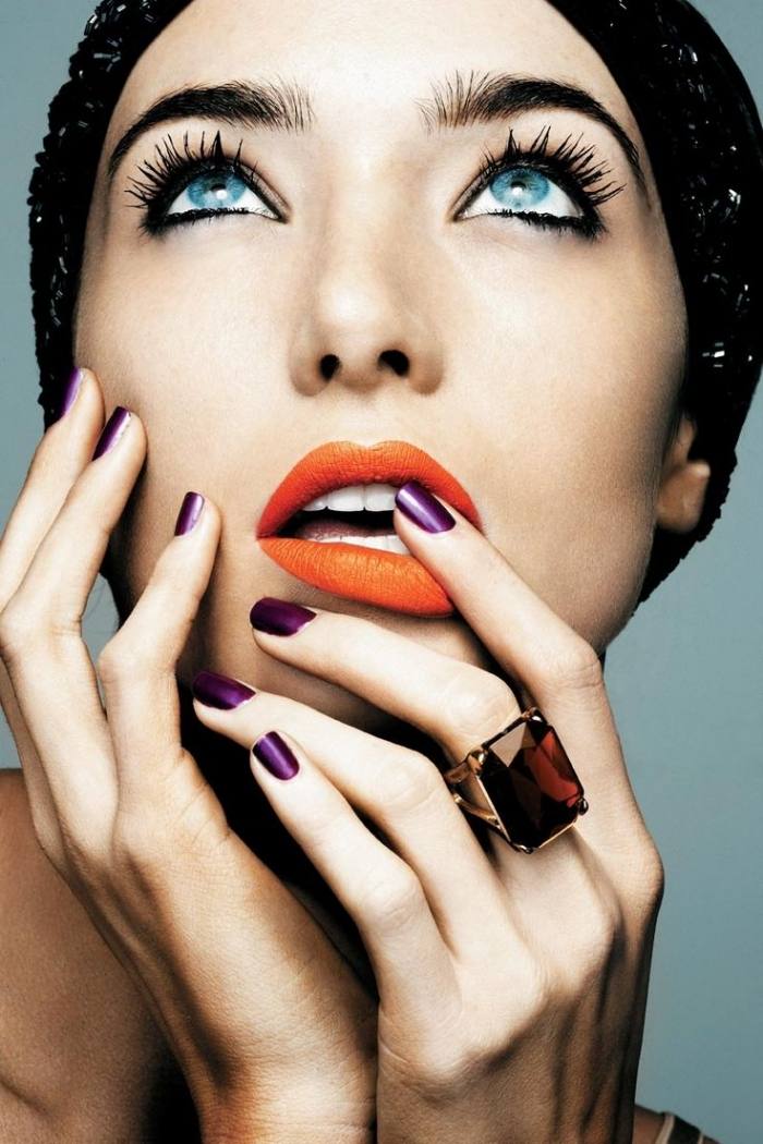 buze-idei-portocaliu-albastru-ochi-vinete-oja