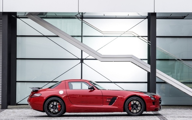 Mercedes Benz SLS AMG GT Ediția finală 2014 partea dreaptă SLS AMG GT Ediția finală 2014 partea dreaptă