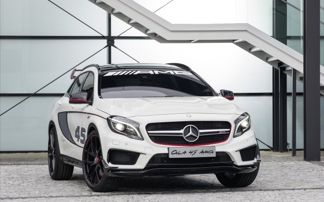 Mercedes AMG Concept 2013 în față