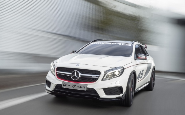 Mercedes GLA 45 AMG concept 2013 în față Mercedes GLA 45 AMG față 1