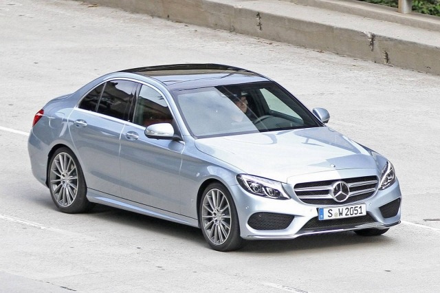 Mercedes Benz Clasa C 2015 merge mai departe Mercedes Benz Class 2015 conduce înainte