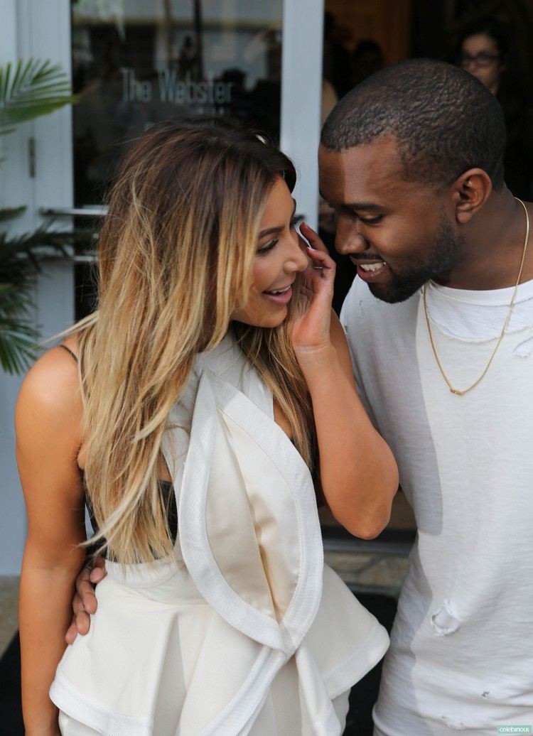 Kim Kardashian cu părul lung și drept ombre-păr-tendință-kim-kardashian-păr-drept