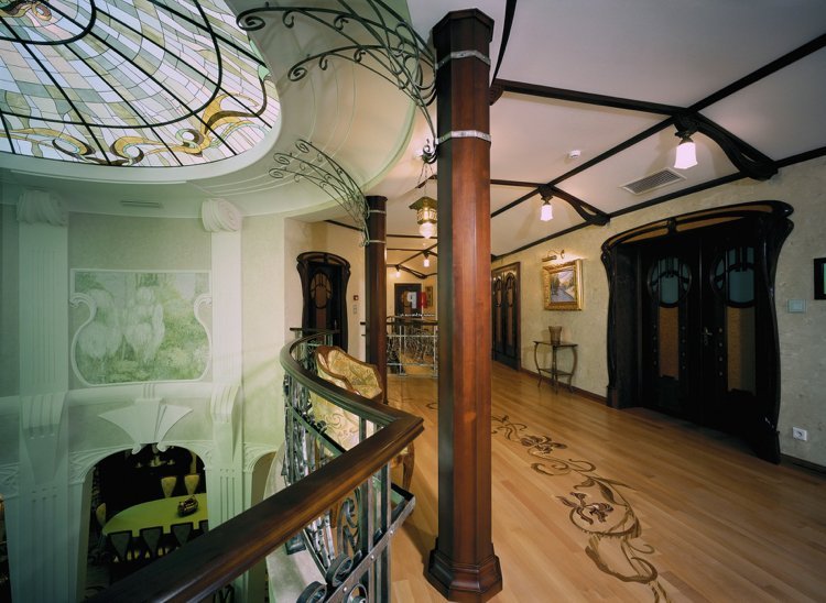 art nouveau-design-interior-lemn-sticla-ornamente-sticla-fier forjat