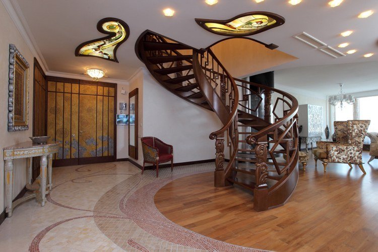 Jugendsti-interior-design-spirală-scară-întuneric-lemn-sculptură-tavan-lampă